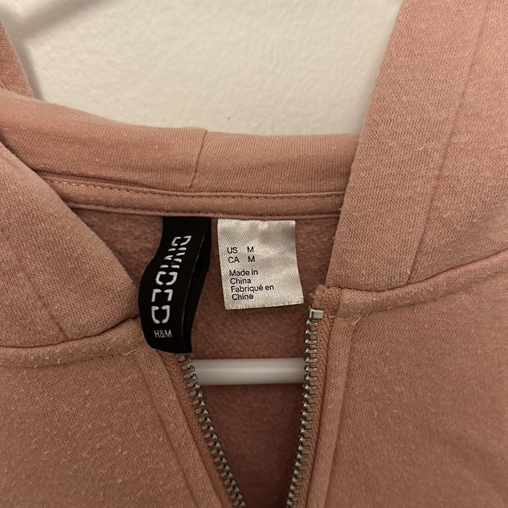 very much loved cropped zip up perfect for high waisted pants! - Picture 2 of 3